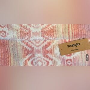 NWT WRANGLER JERICHO PINK BATH TOWEL